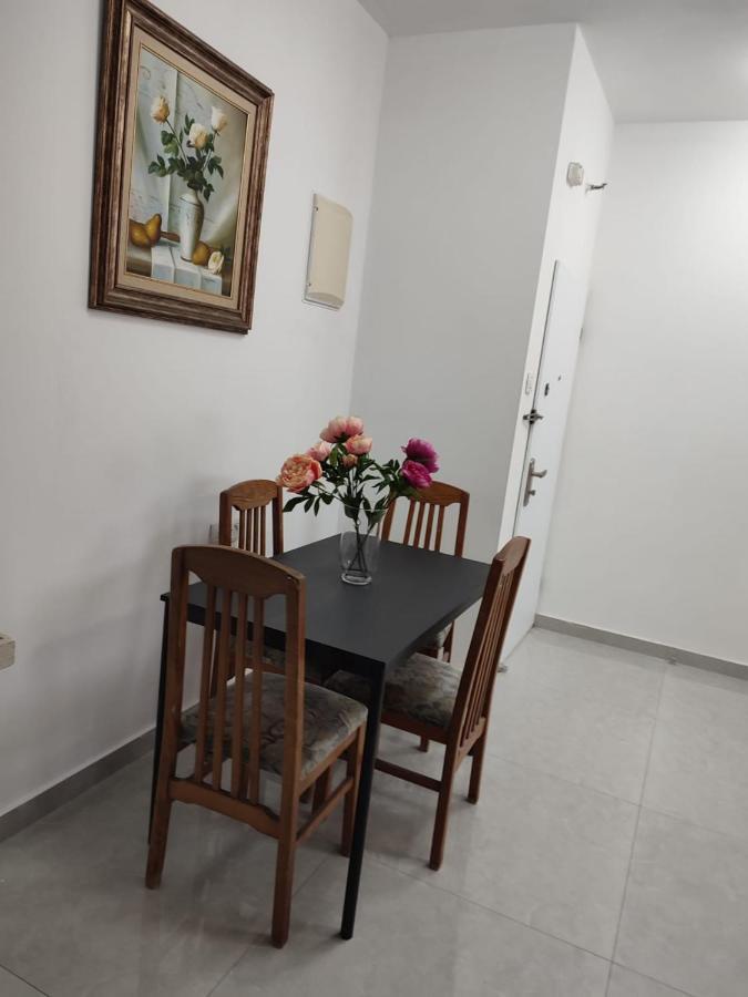 Lovely Three-Room Apartment Above The Promenade Ashdod Exterior photo