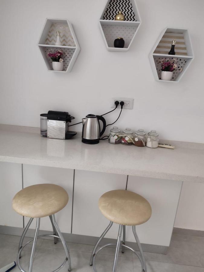 Lovely Three-Room Apartment Above The Promenade Ashdod Exterior photo