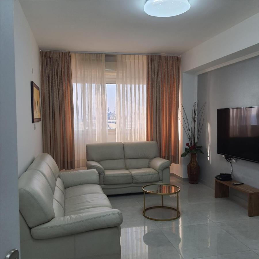 Lovely Three-Room Apartment Above The Promenade Ashdod Exterior photo