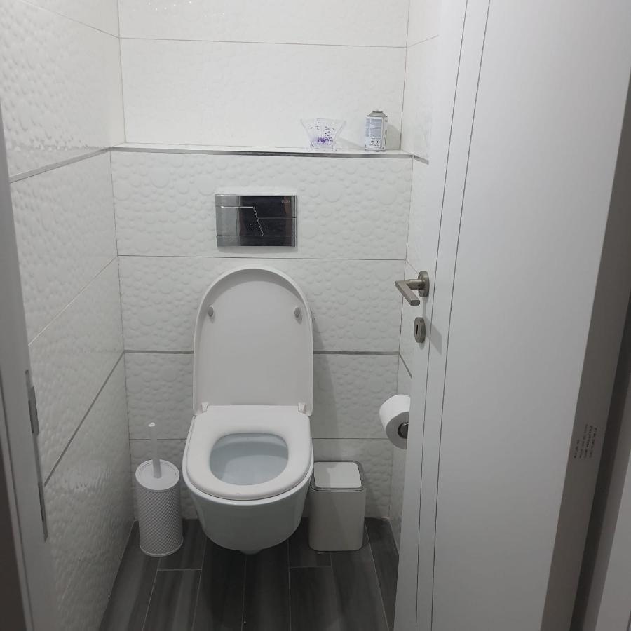Lovely Three-Room Apartment Above The Promenade Ashdod Exterior photo