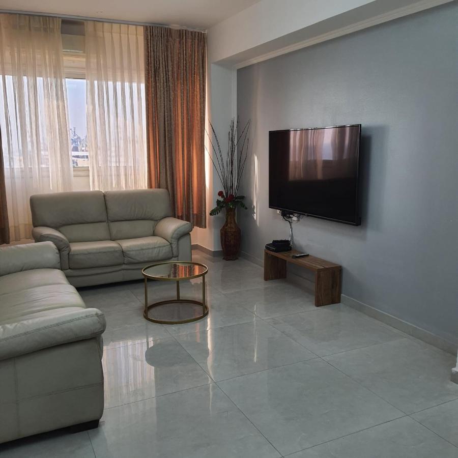 Lovely Three-Room Apartment Above The Promenade Ashdod Exterior photo